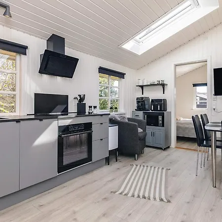 6 Person In Lokken-by Traum